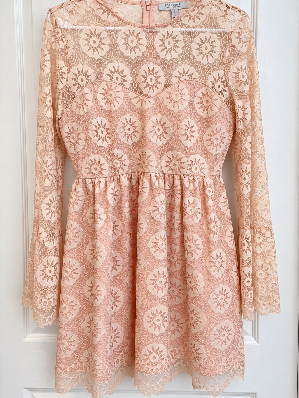 Forever 21 Contemporary blush pink floral lace mini dress, size Medium. 🌸